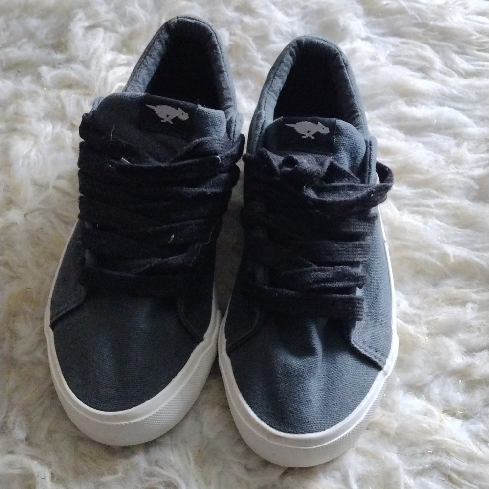 Rocket dog tennis shoes